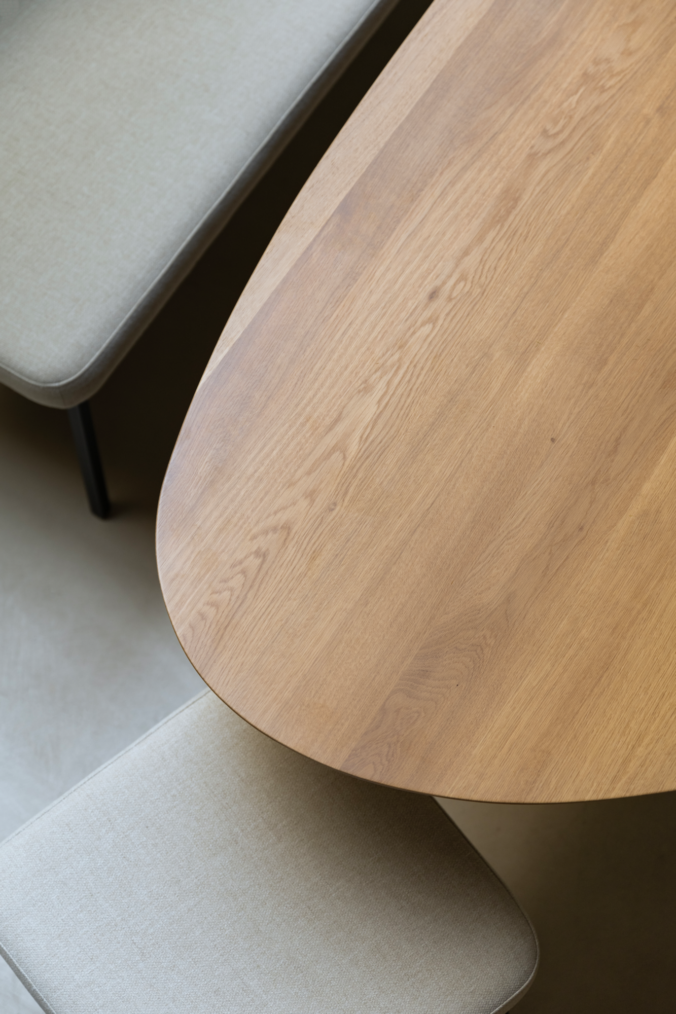 Studio HENK tafel New Classic Blob, zwart frame - Smart Collectie 200 x 100 cm | Eikenhout | Verjongde rand | Frame Zwart