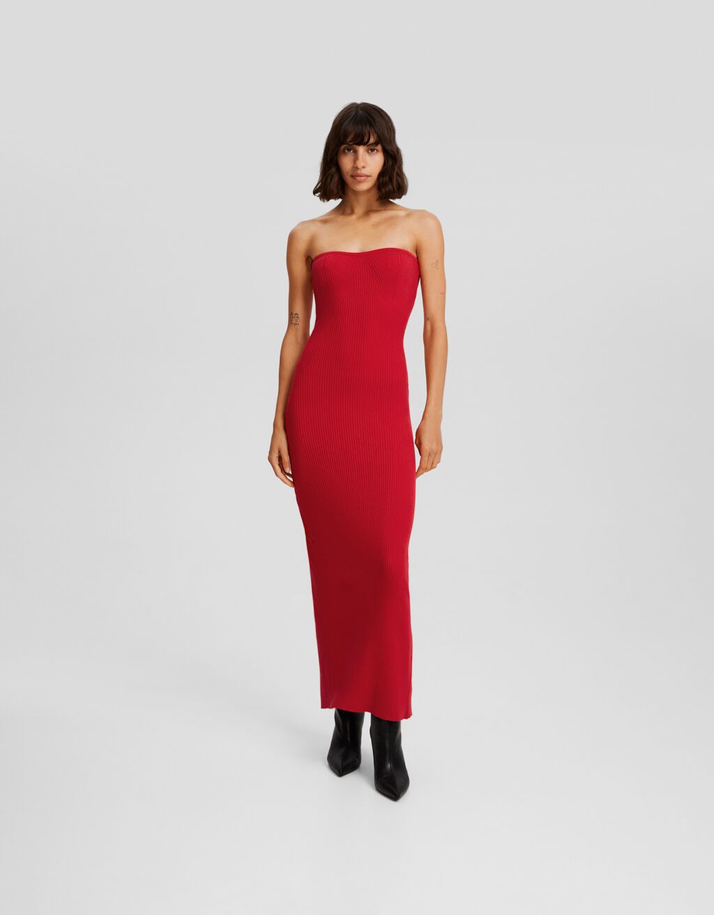Vestido midi com decote bandeau