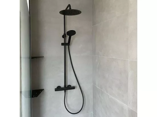 Kissy colonne de douche noire avec thermostatique - Essebagno