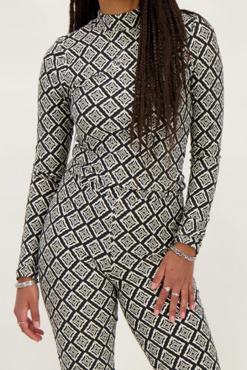 Zwarte top met col en ikat print