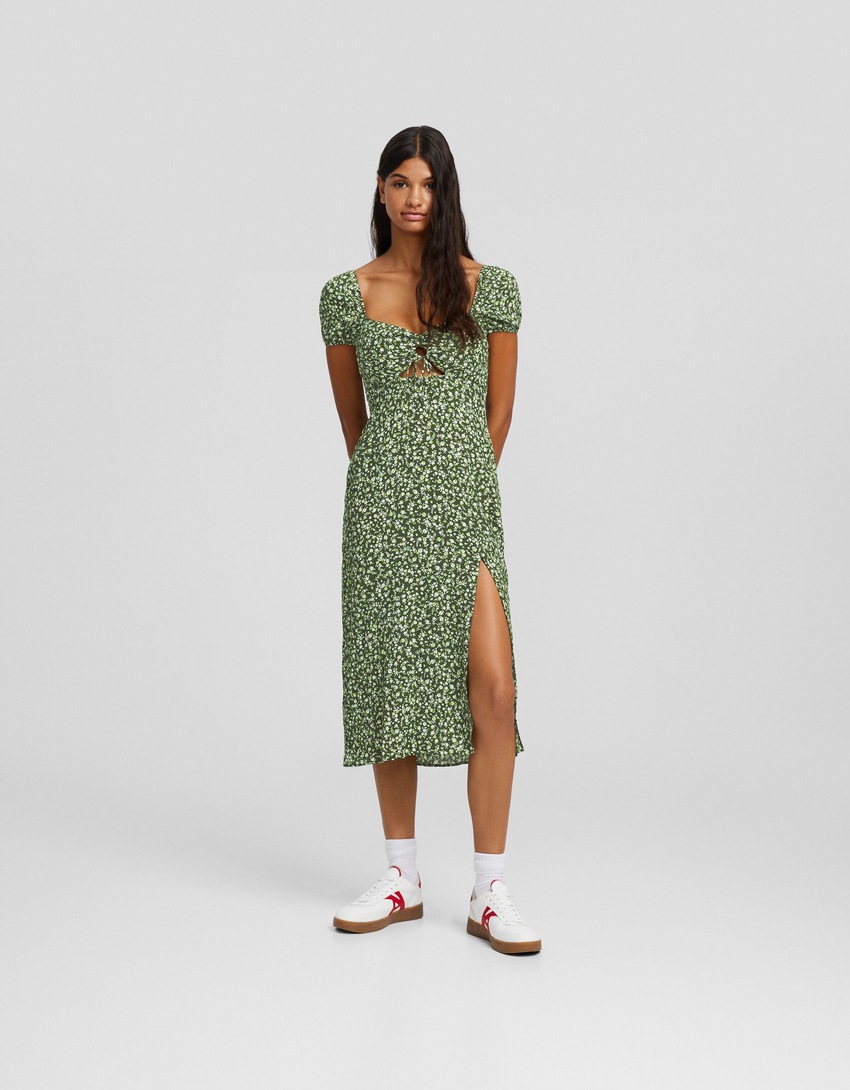 Vestido midi de manga curta com estampa e recortes