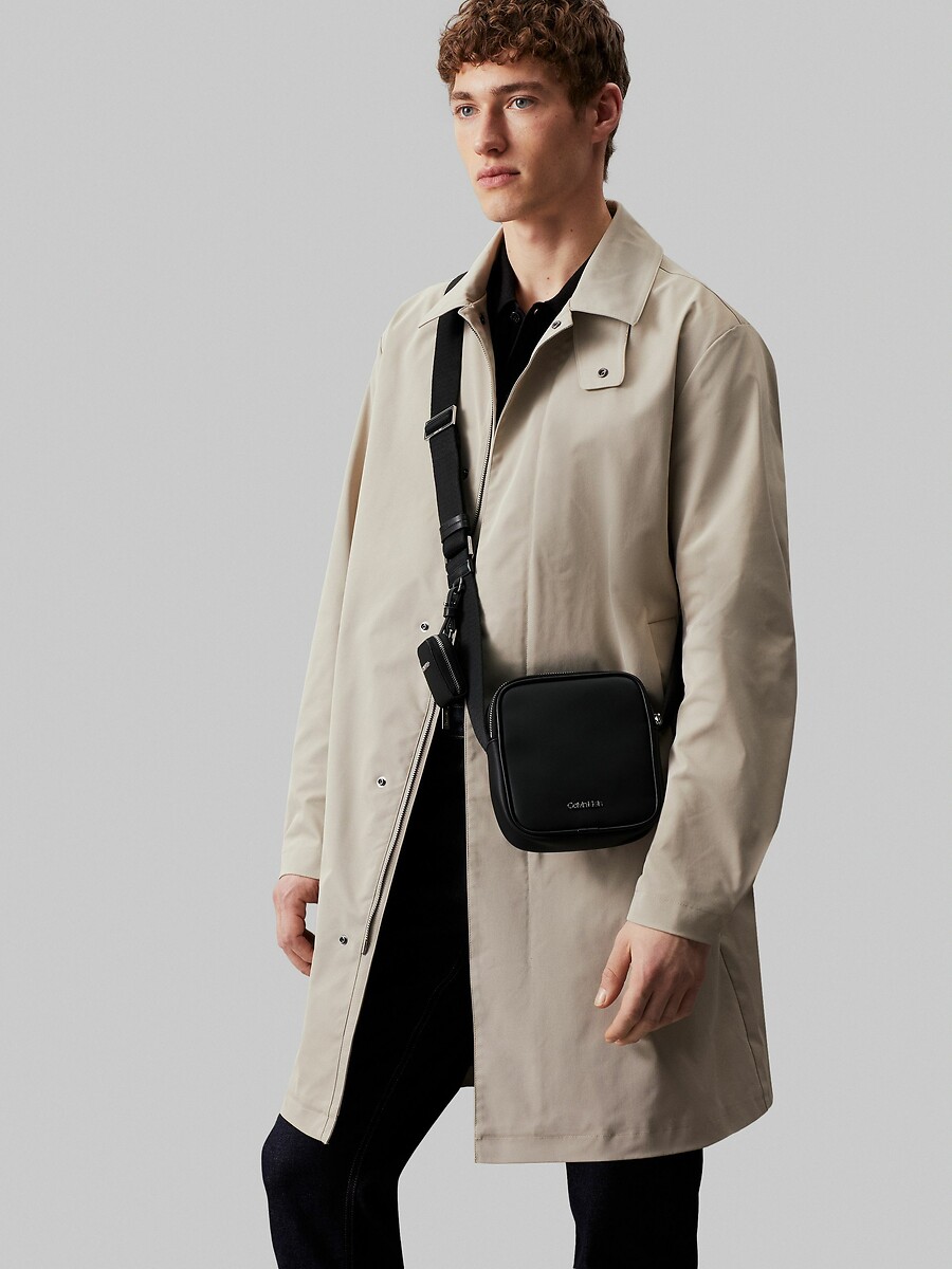 CALVIN KLEIN<br>Bolsa de ombro Reporter Cube CK Est