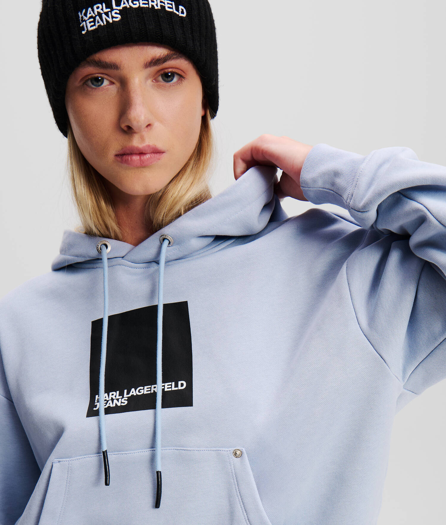 SWEAT À CAPUCHE AVEC LOGO KLJ ENCADRÉ