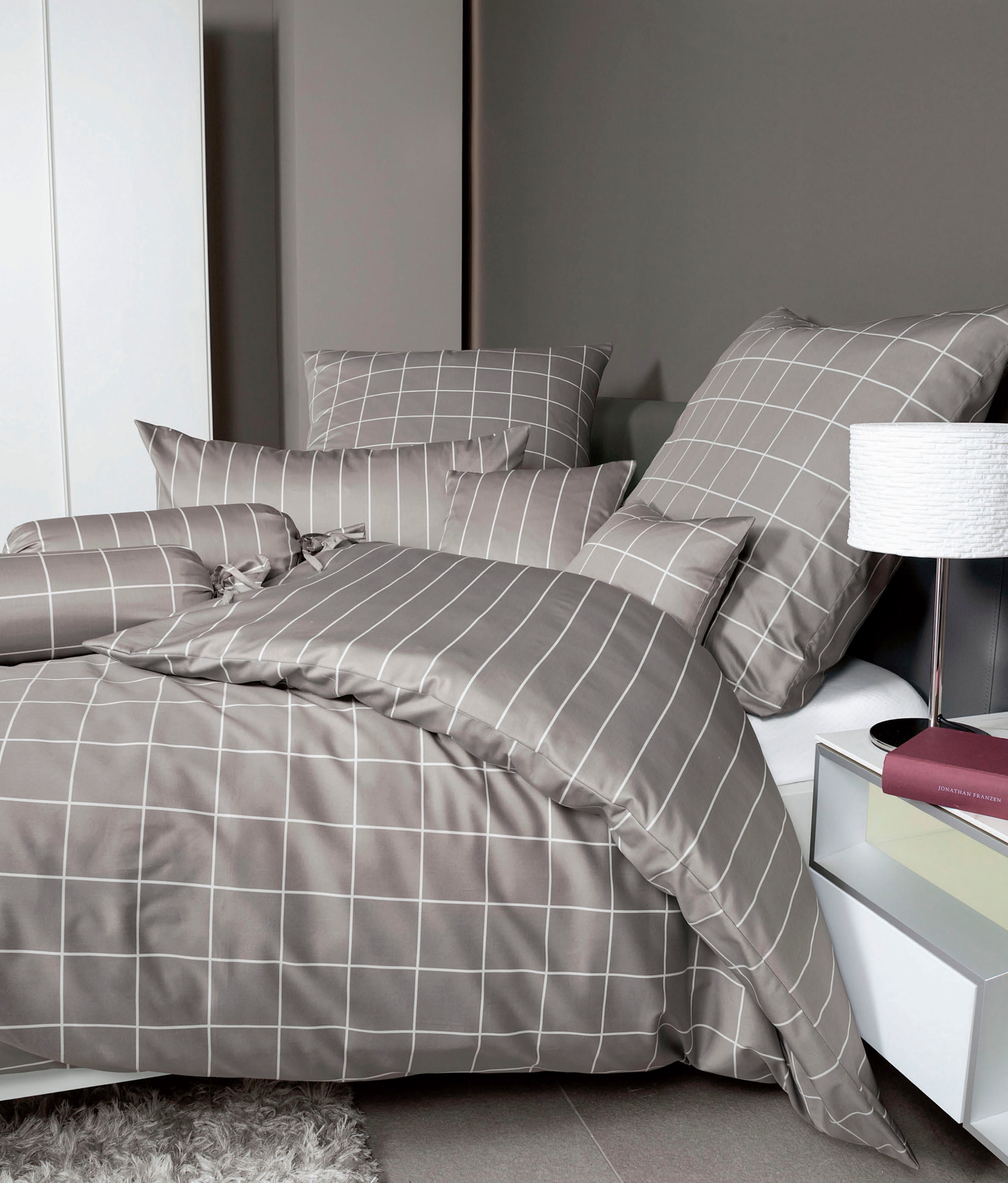 Janine Kissenbezug »modernclassic 39025, Mako-Satin aus 100% Baumwolle« mit Reissverschluss, in Gr. 40x80 oder 80x80 cm, mit Karos und Streifen