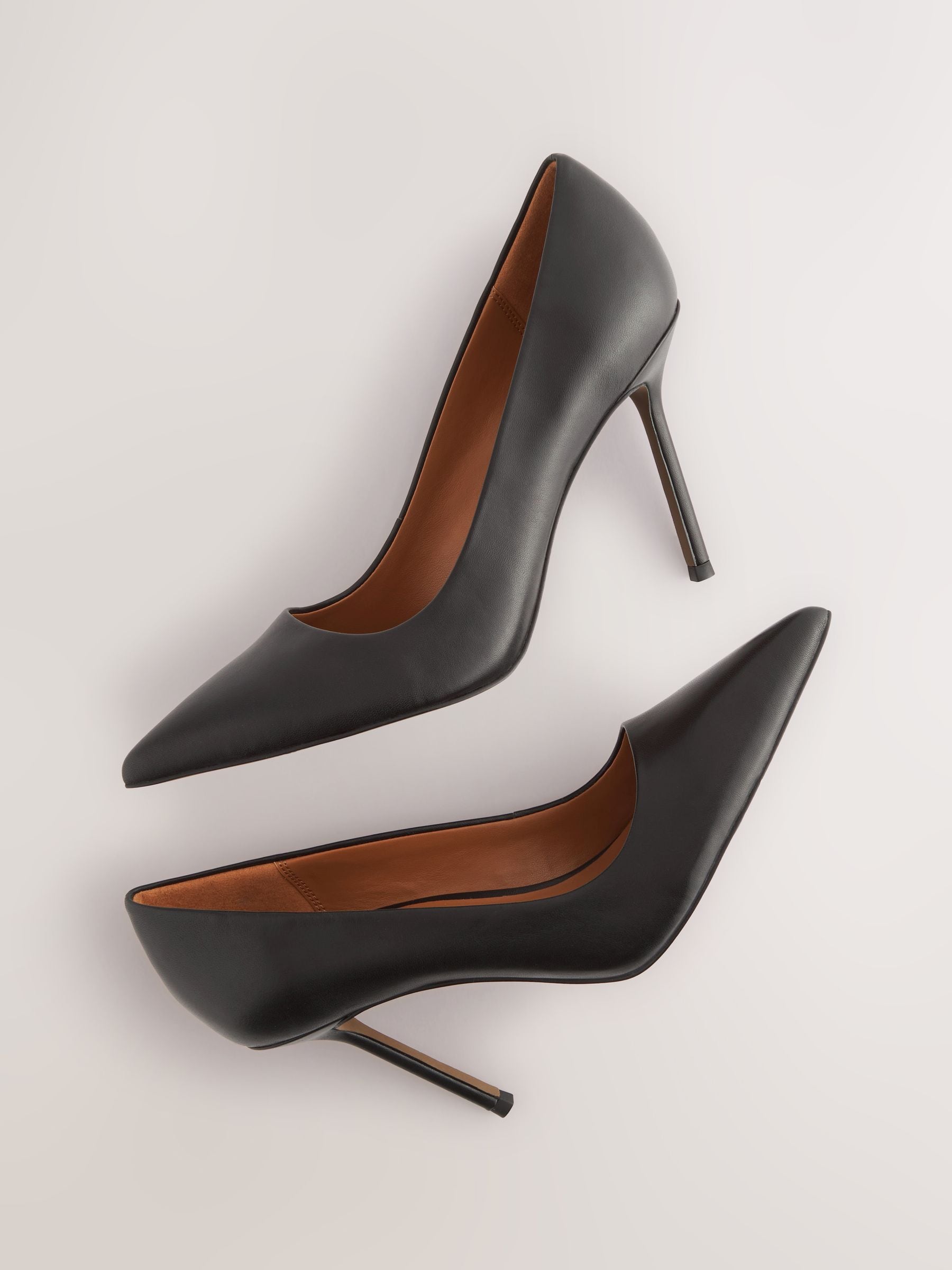 Zwart - Leren spitse pumps