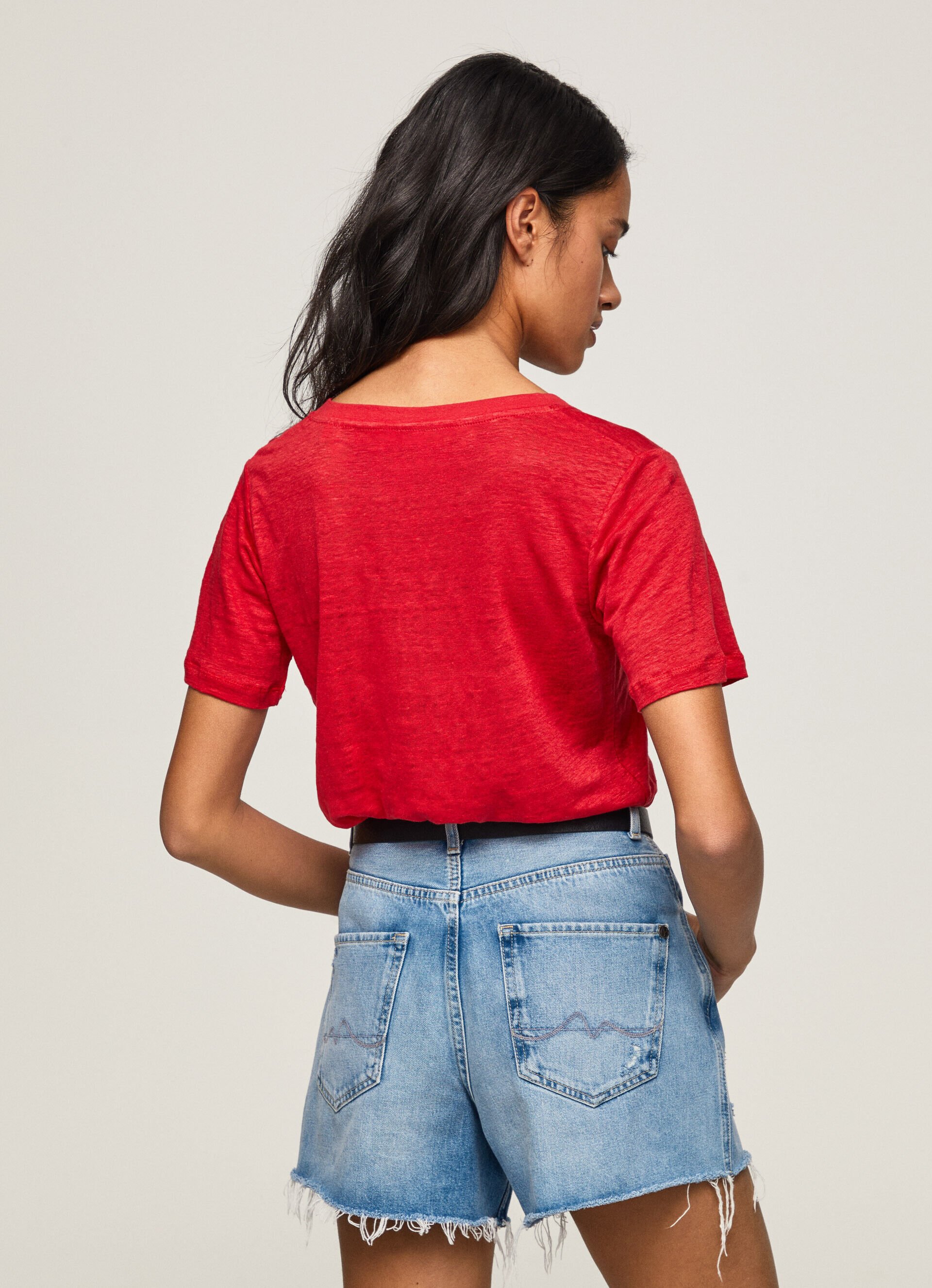 CAMISETA DE LINHO COM DECOTE EM V - vermelho estúdio