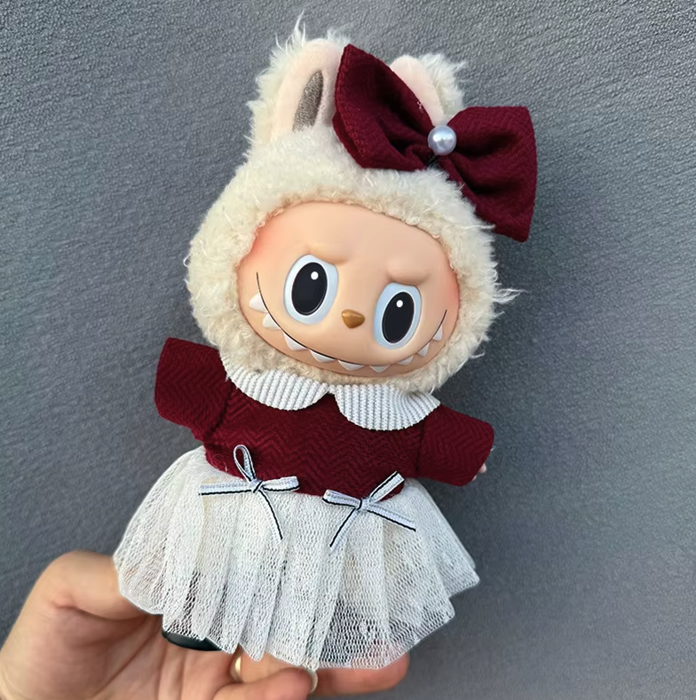 (2-tlg. Set) Monsterhäschen Bouclé Kragen Tüll Kleid Puppen Zubehör Outfit Verkleidungs Accessoire inkl. Schleife - Rot / Weiss