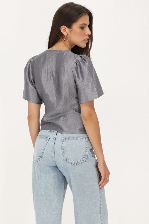Grijze top met satijn look en strikjes