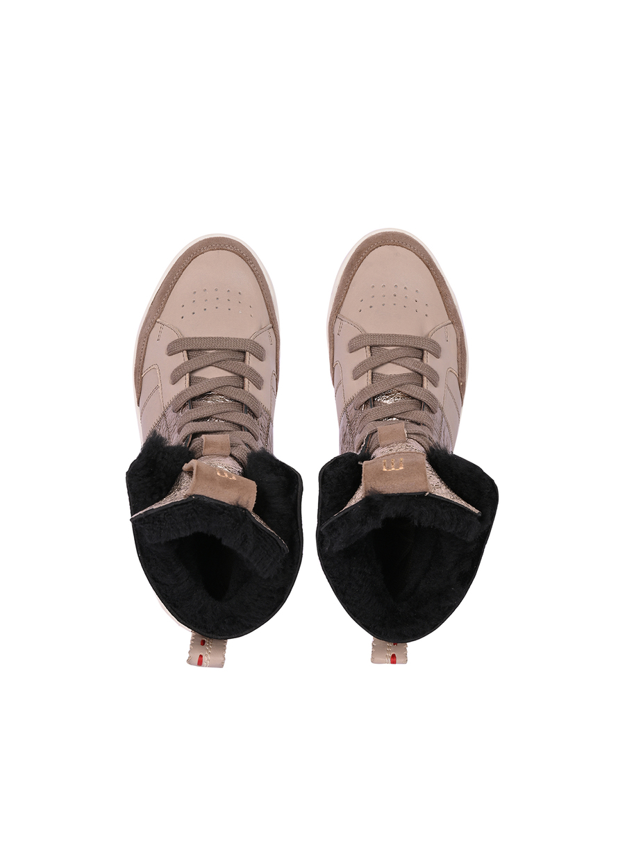 SNEAKER NAILA