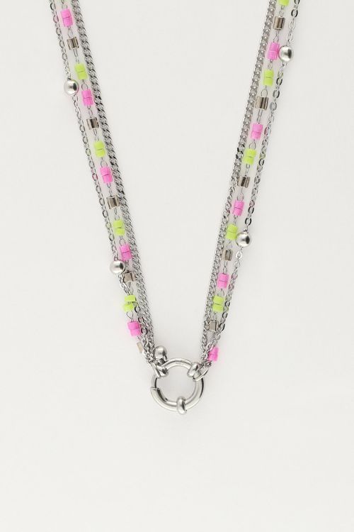 Driedubbele ketting met groen & roze kralen