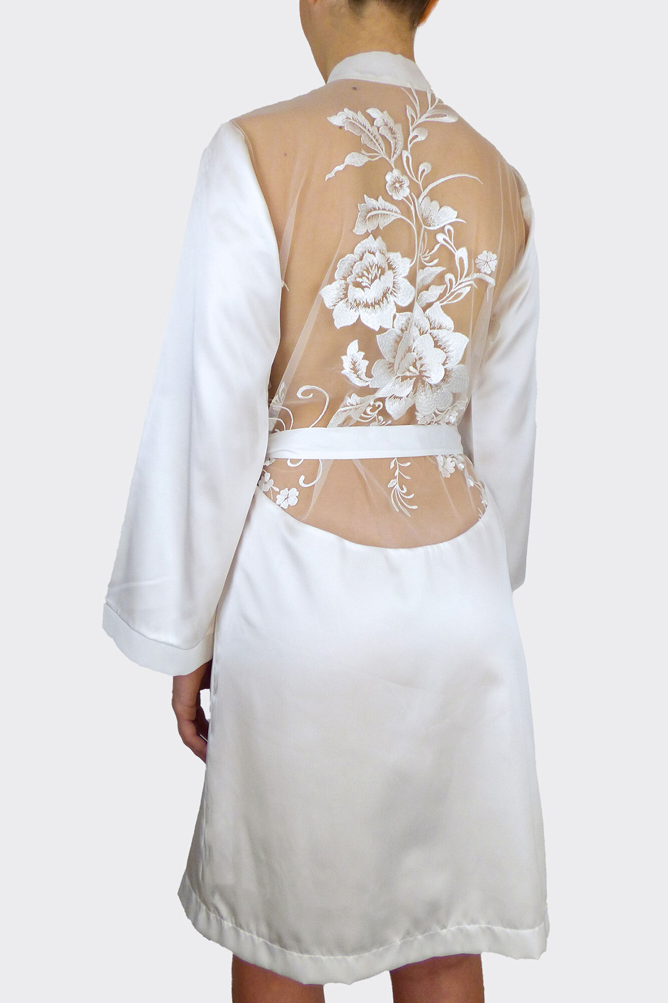 Vestido curto feminino de cetim - bege