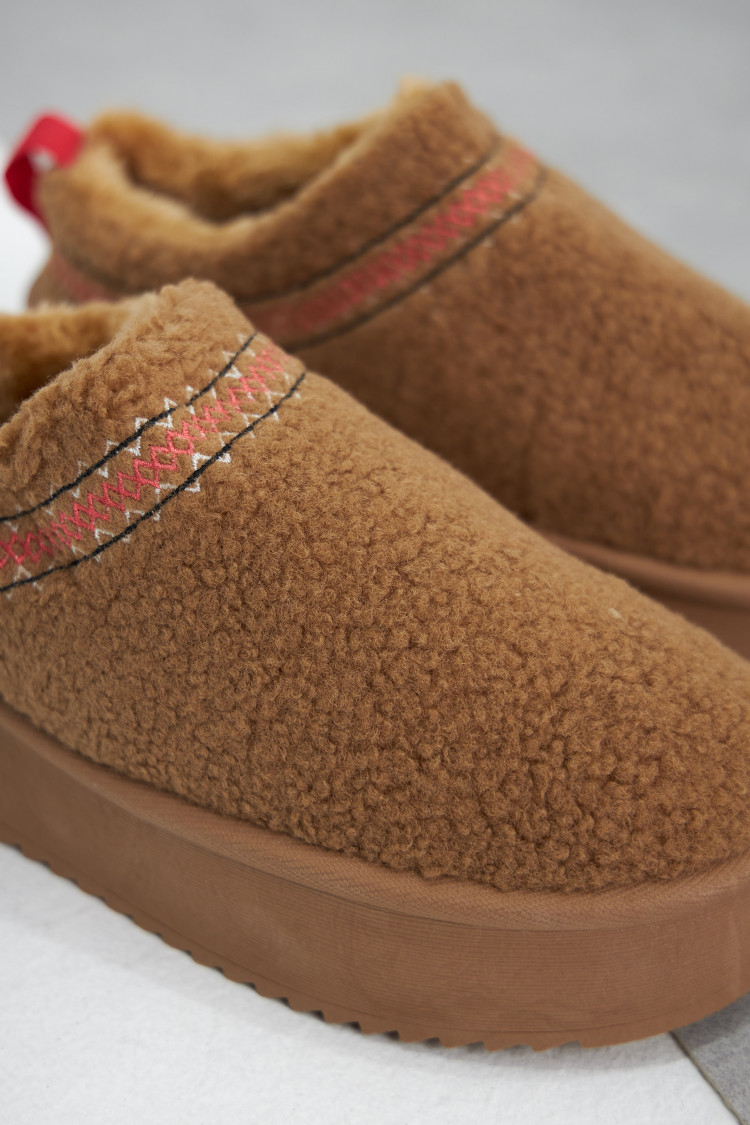 Bottines chaussons en peau de mouton compensés camel