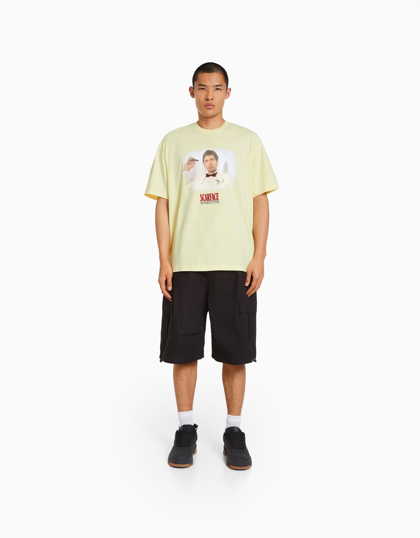 Camiseta de manga curta com estampa Scarface e modelagem quadrada