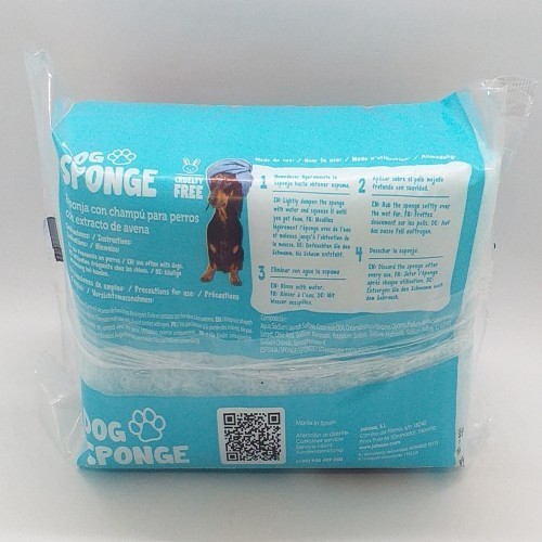 Esponja de banho azul para cães com shampoo.