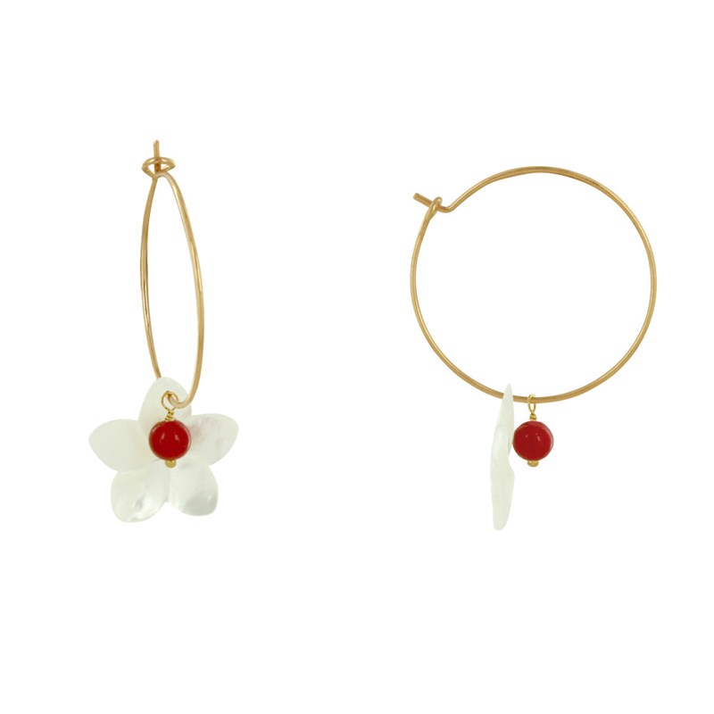 Boucles d'Oreilles Plaqué Or Créoles Fleurs de Frangipanier de Nacre et Perles Rouges