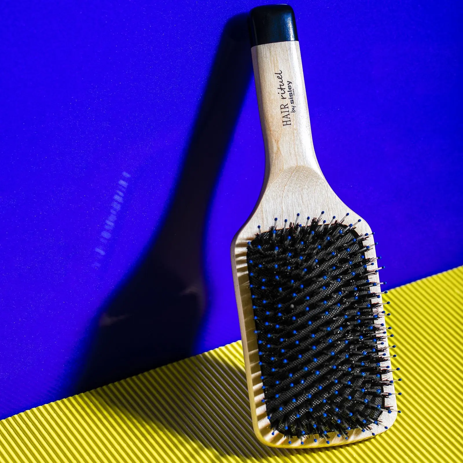 Hair Rituel by Sisley - BROSSE BRILLANCE & DOUCEUR Brosse Pour Démêler la Chevelure Tout En Douceur- Brosse et peigne