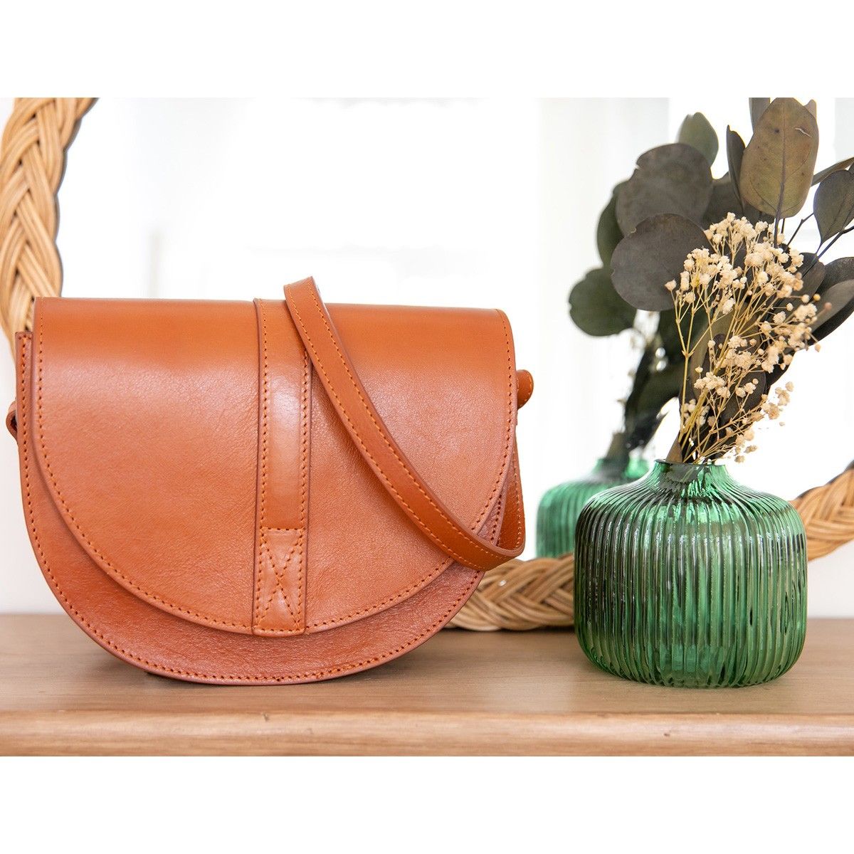 Sac rigide cuir demi lune camel Maison Suzanne
