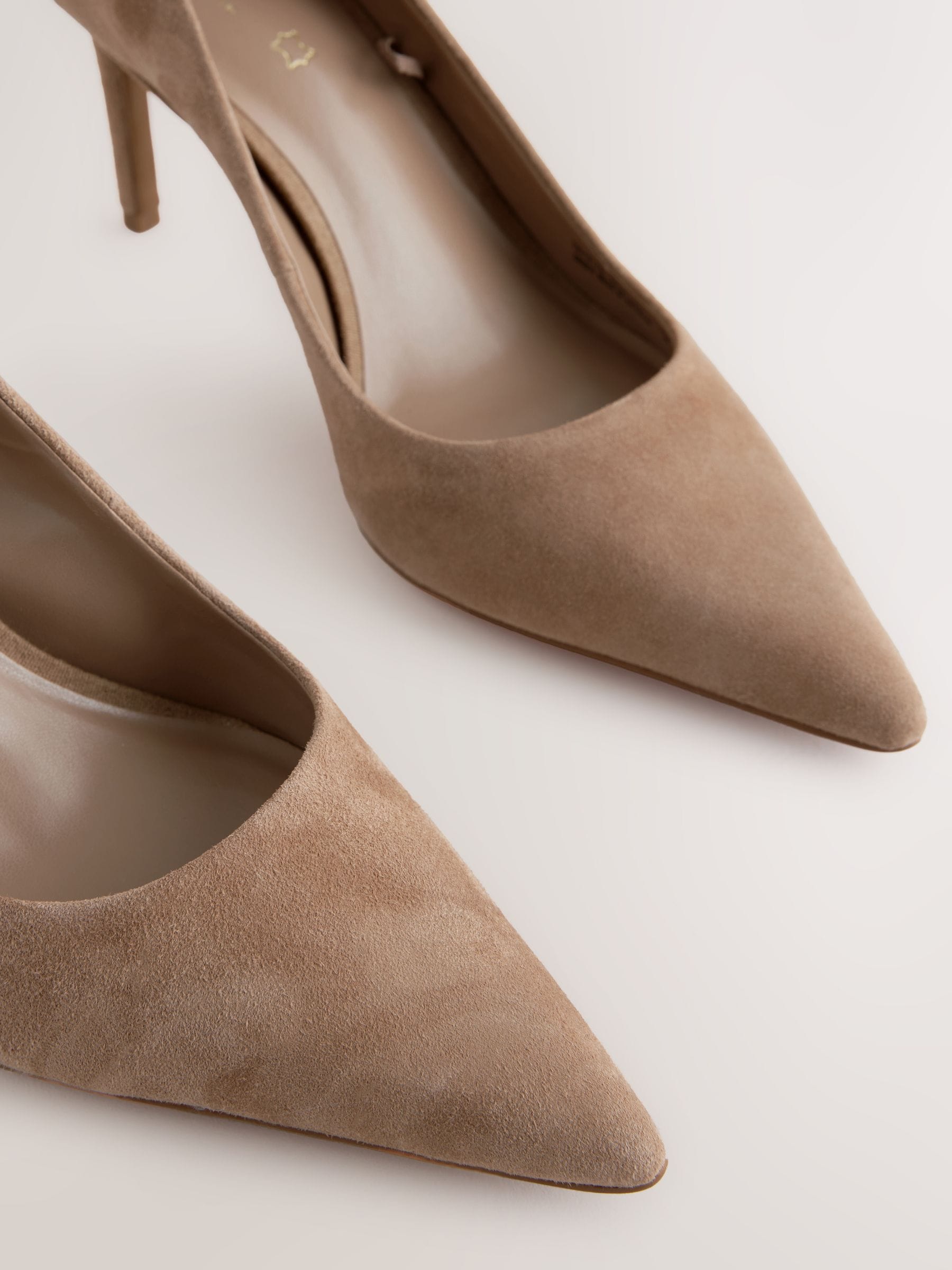 Kameelkleurig suède - Leren mid-court pumps