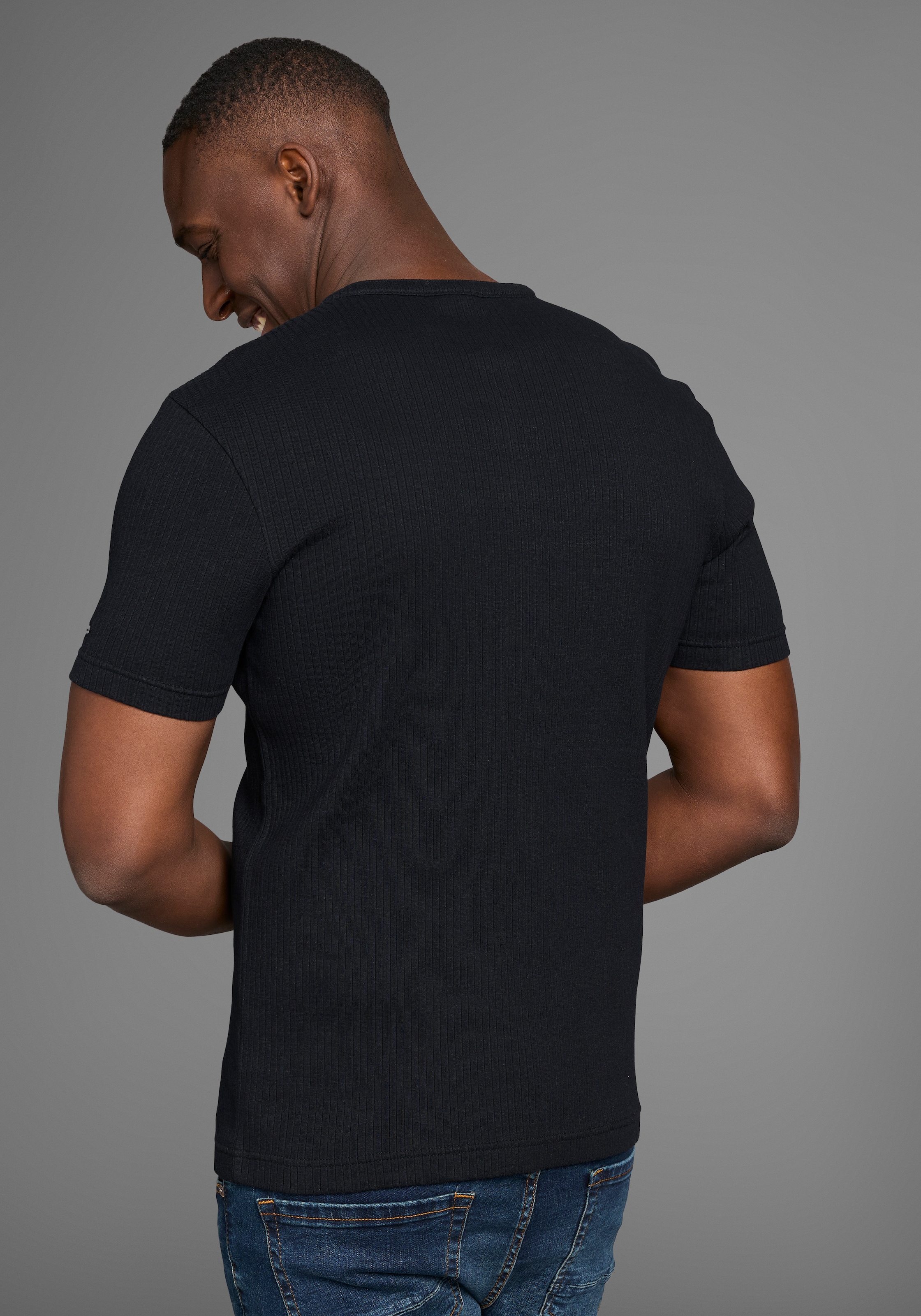 Bruno Banani Henleyshirt in  elastischer Rippenqualität