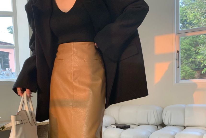 Okalpis - Lange mouwen V-hals effen gebreide top / Kunstleren midi-rok met hoge taille en split