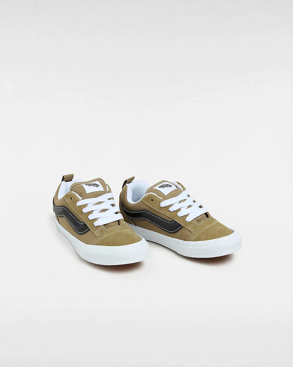 VANS<br>Tênis de couro Knu Skool
