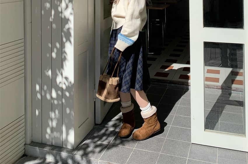 ANORA - Trui met lange mouwen, ronde hals en patroon / Geruite midi-A-lijn rok met hoge taille