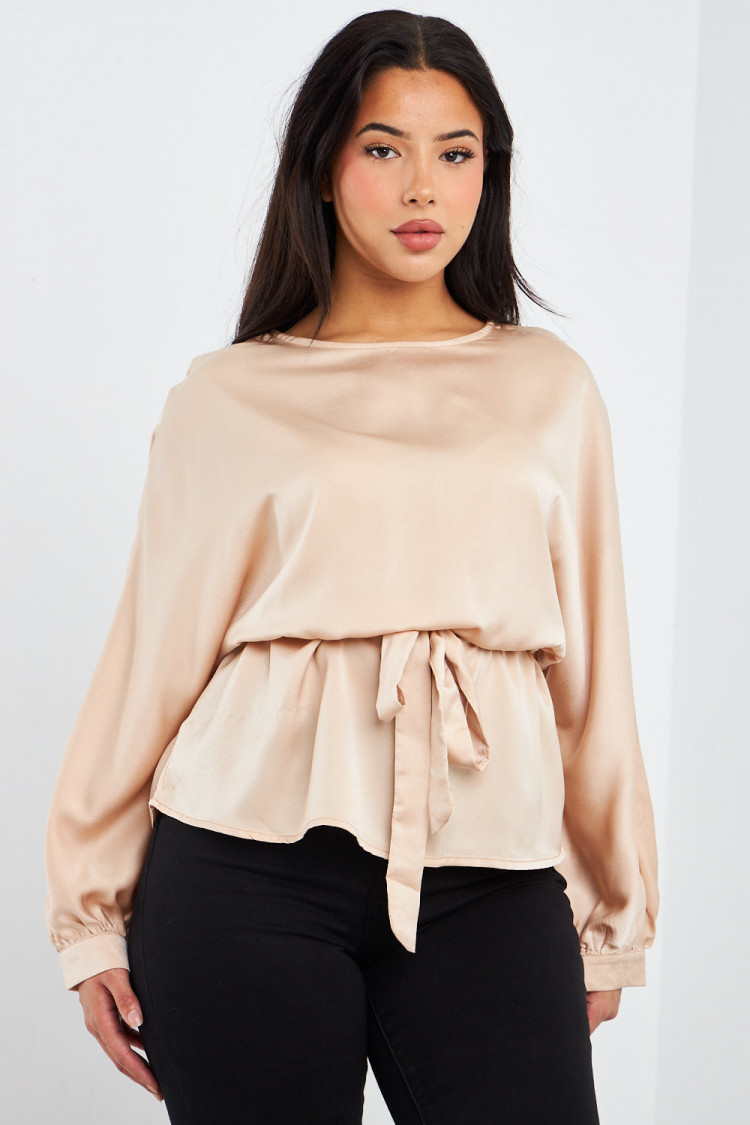 Blouse beige ceinturée