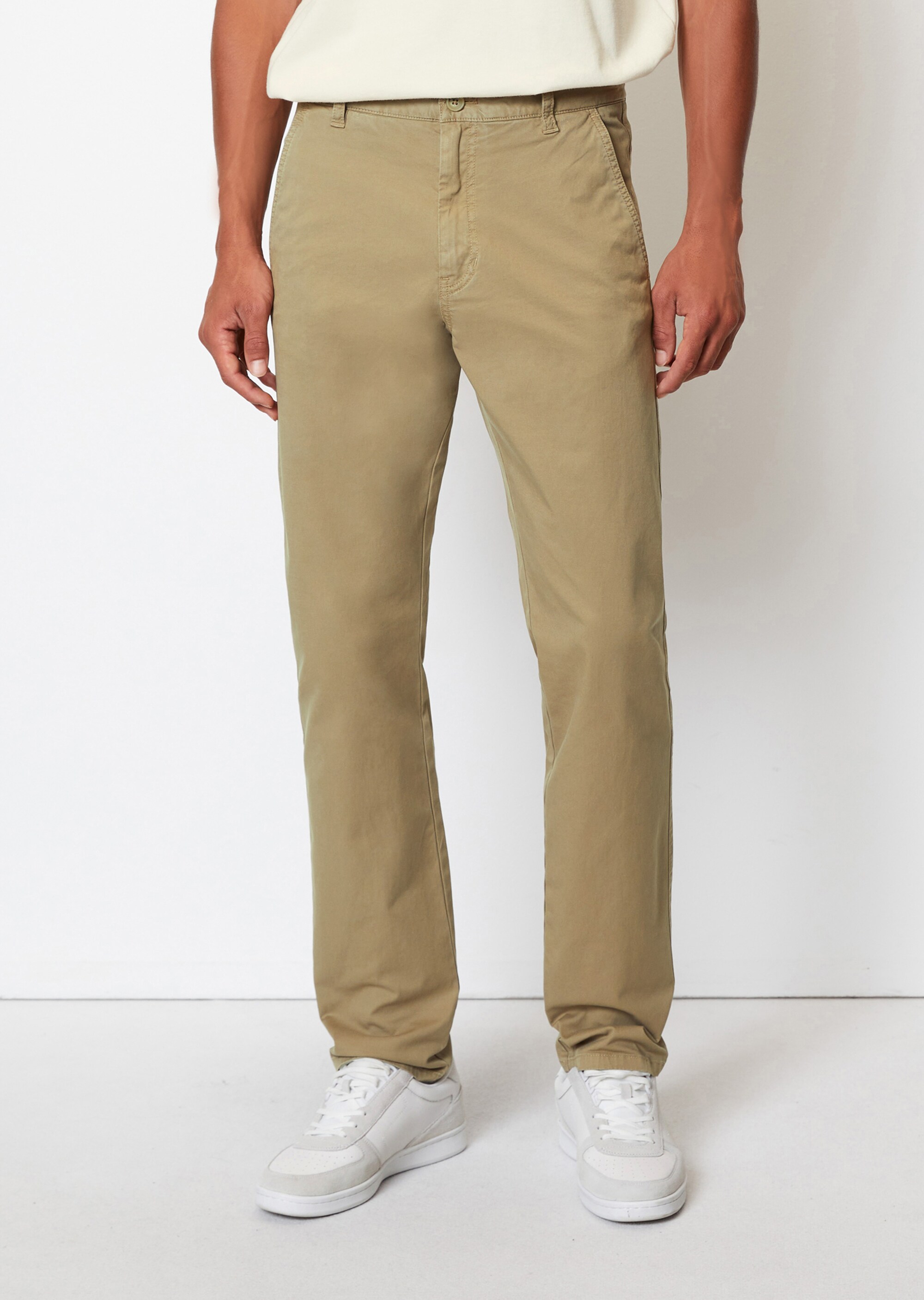 Chino tapered aus Bio-Baumwolle-Mix