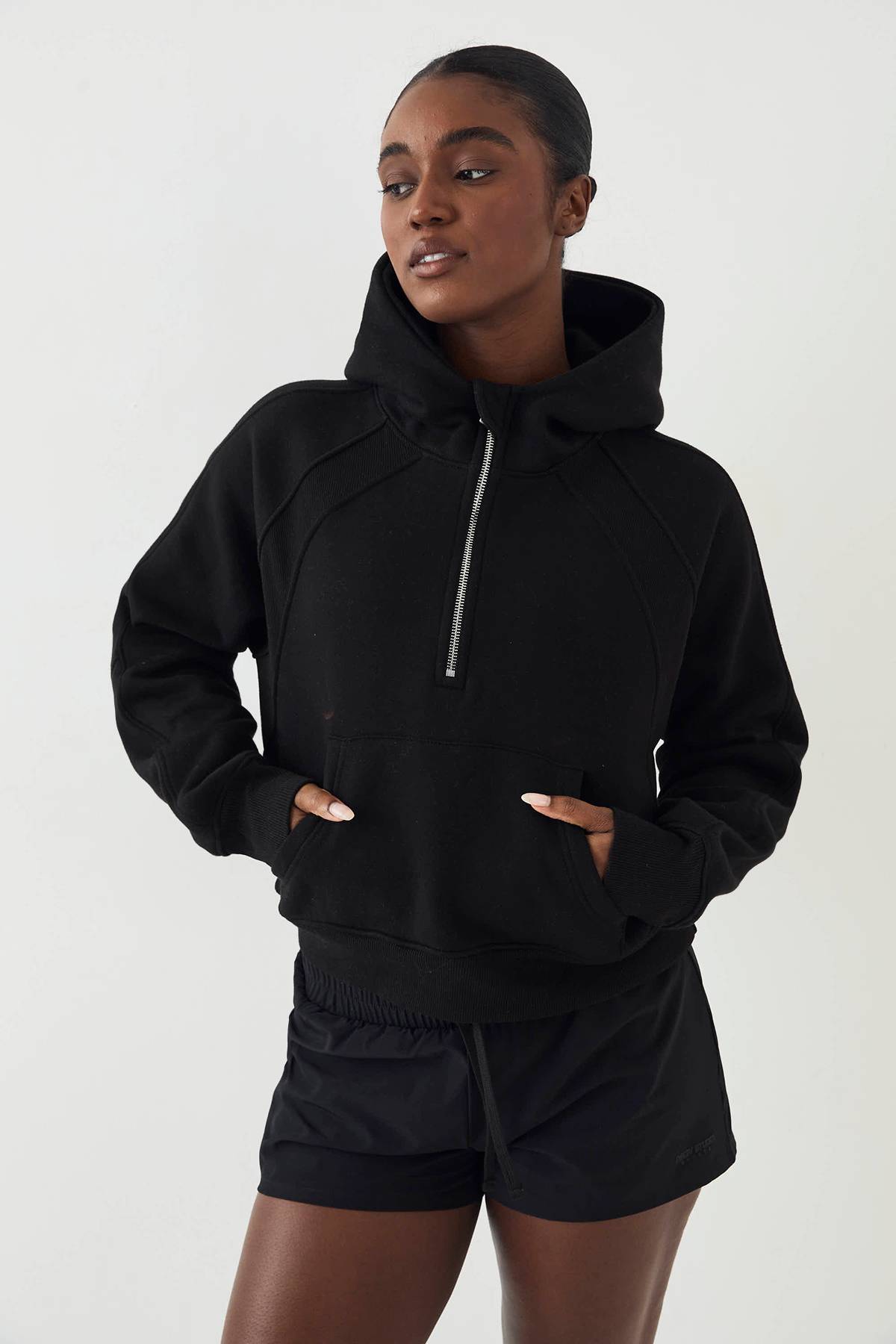 Sweat à Casynthétiqueche Demi-Zip à Panneaux Côtelés DSGN Studio