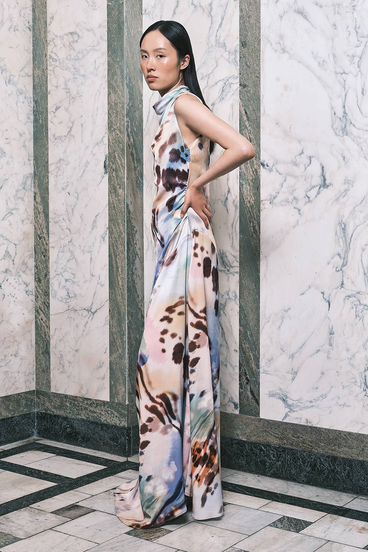KarenMillen Robe Longue Imprimée En Viscose Satinée Avec Col Drapé