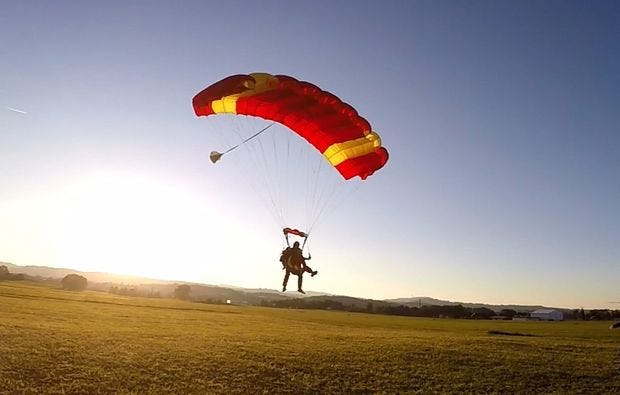 Fallschirm-Tandemsprung in Illertissen bei Ulm als Geschenk