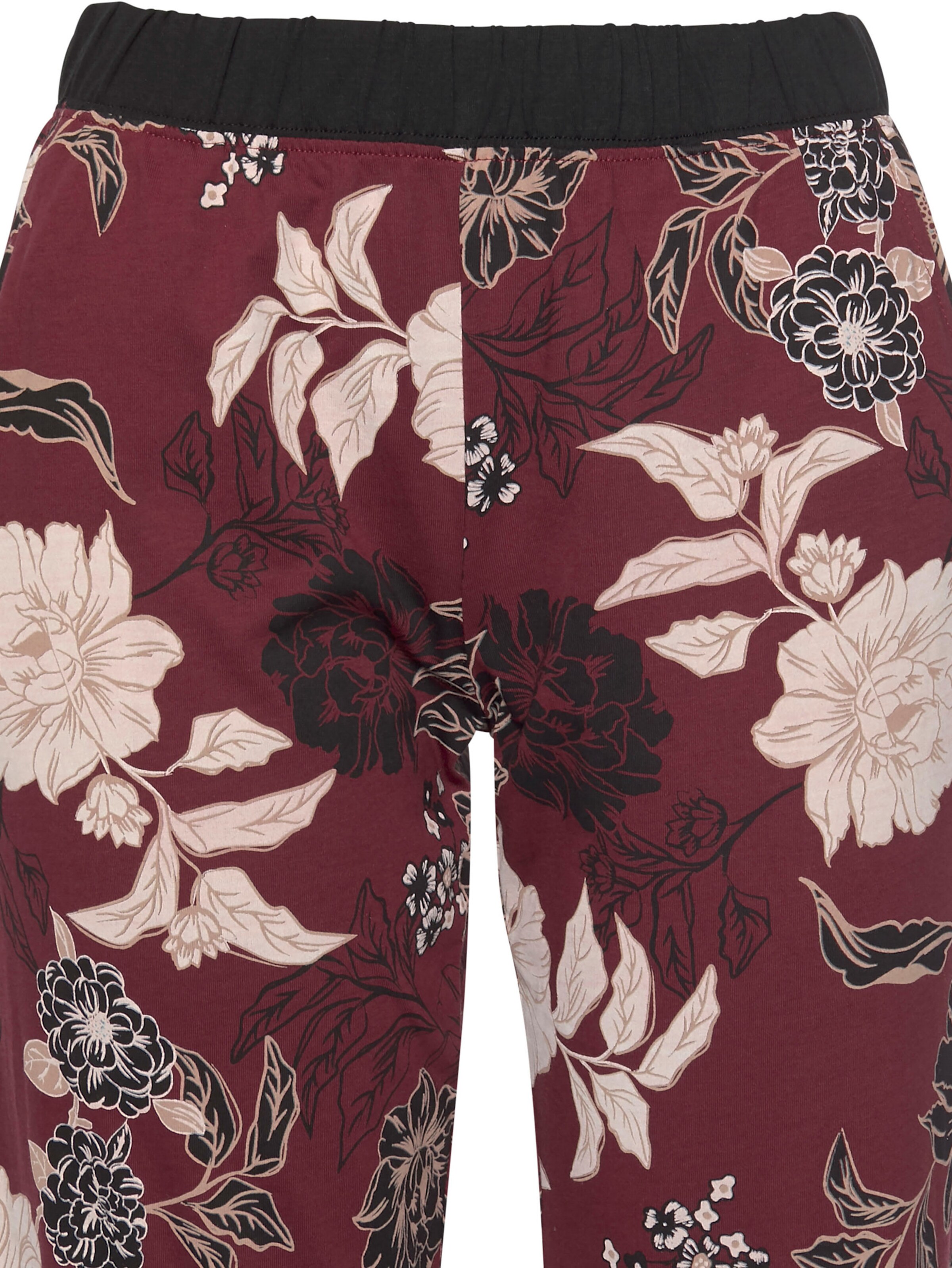 s.Oliver Pyjama in schwarz-bordeaux-mehrfarbig-geblümt
