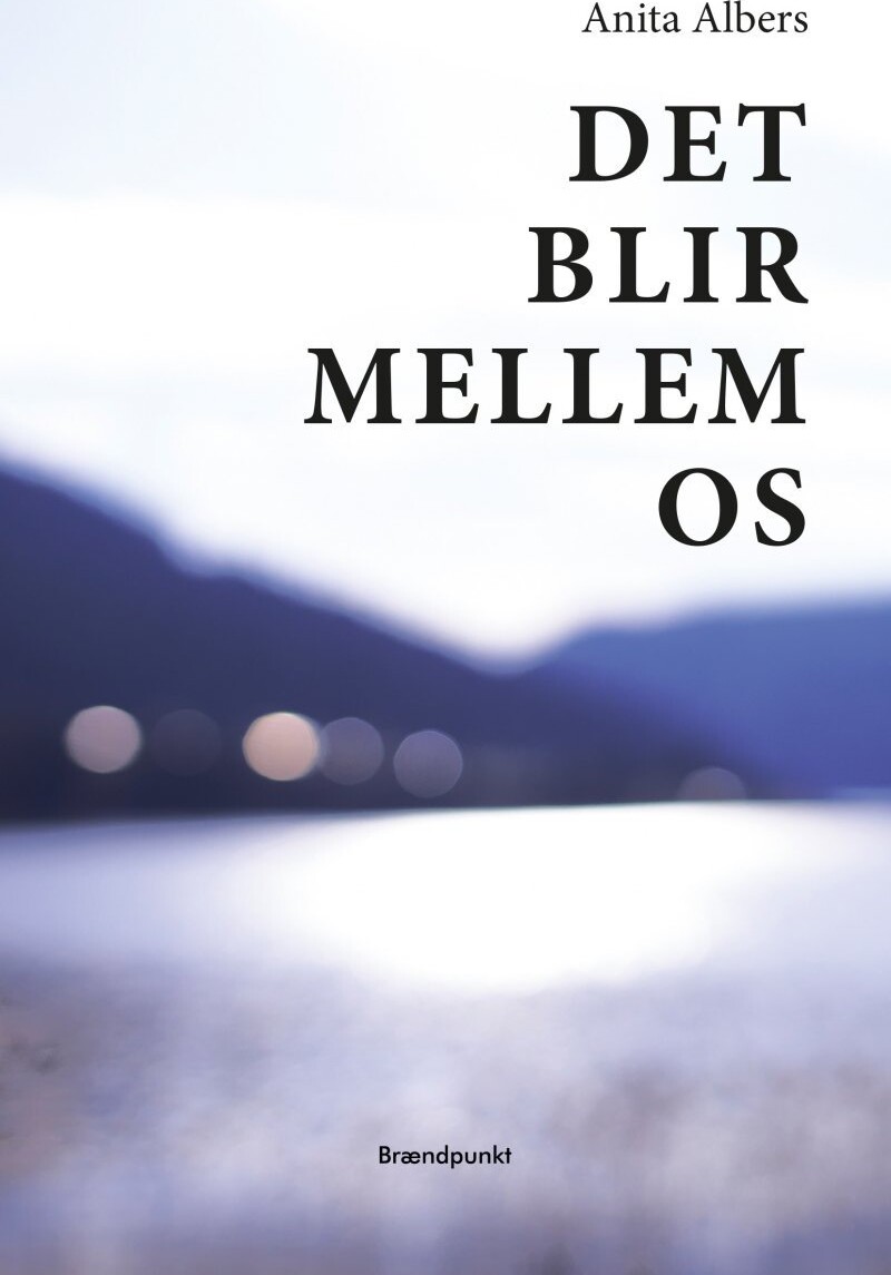 Det Blir Mellem Os - Anita Albers - Bog