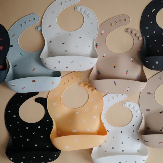 Bavoir en silicone   Voitures        de               mushie
