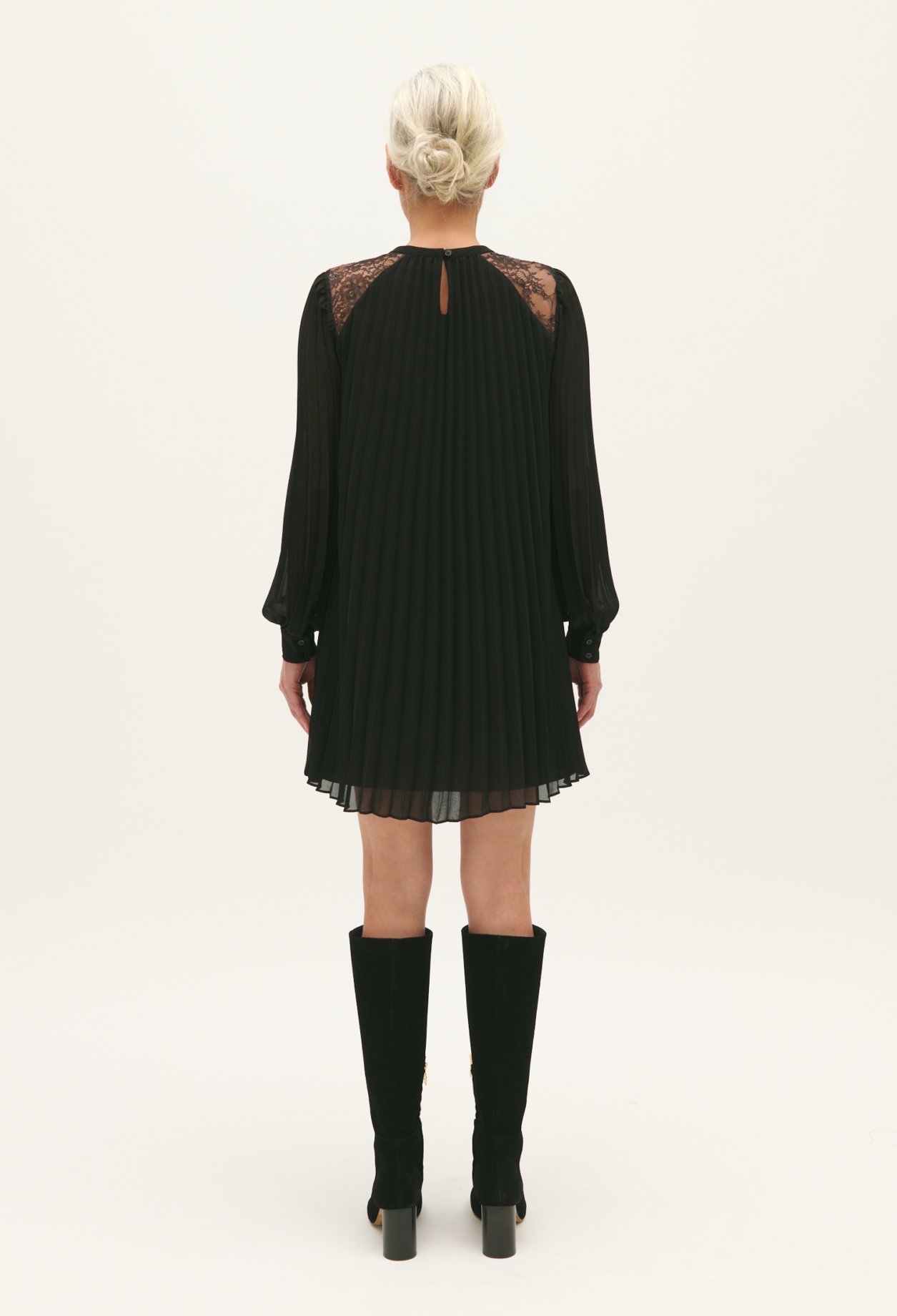 Robe courte plissee noire