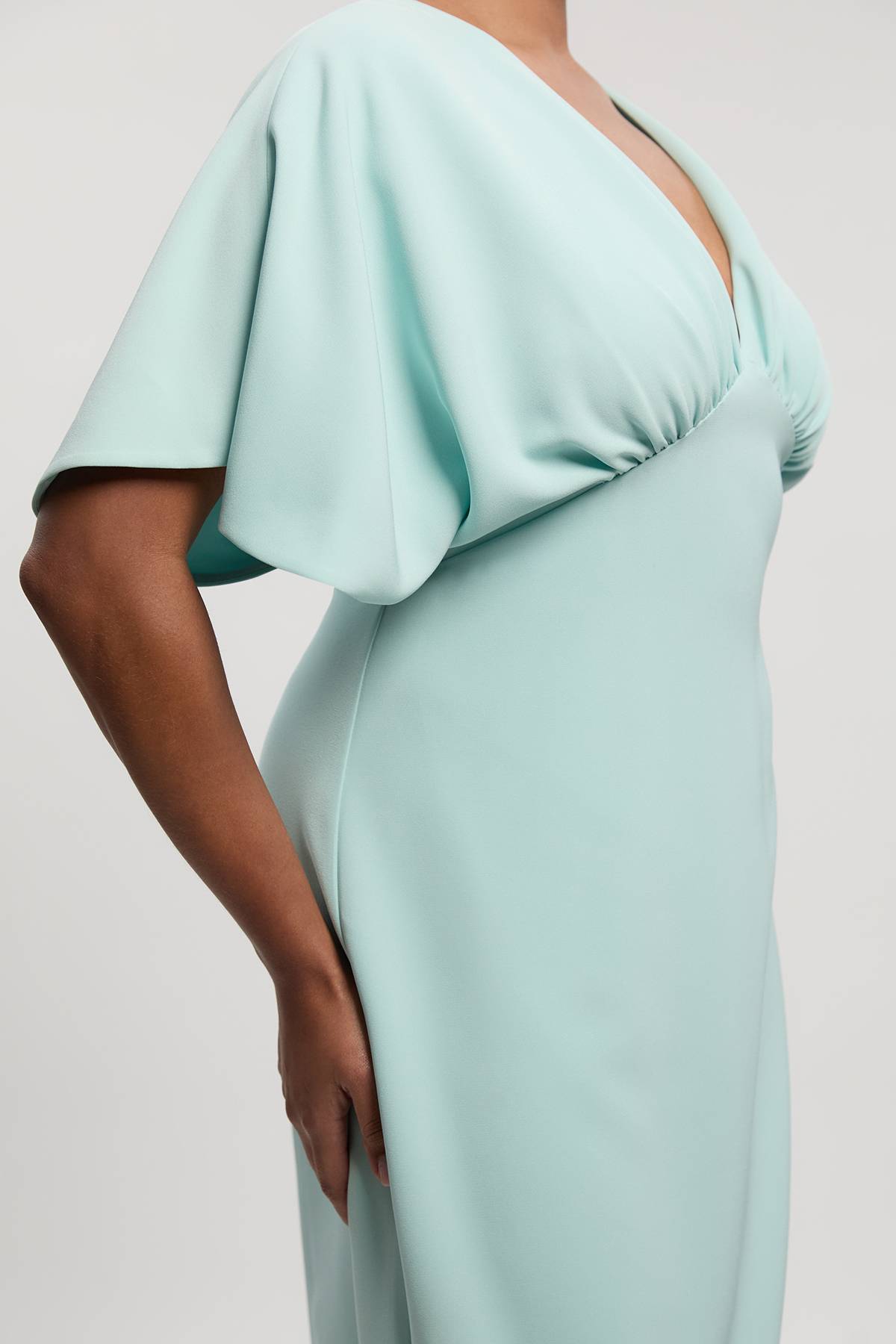 KarenMillen Robe Maxi Grande Taille À Manches Cascade Et Coupe Ajustée Douce