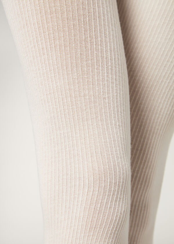 Meias caneladas com cashmere