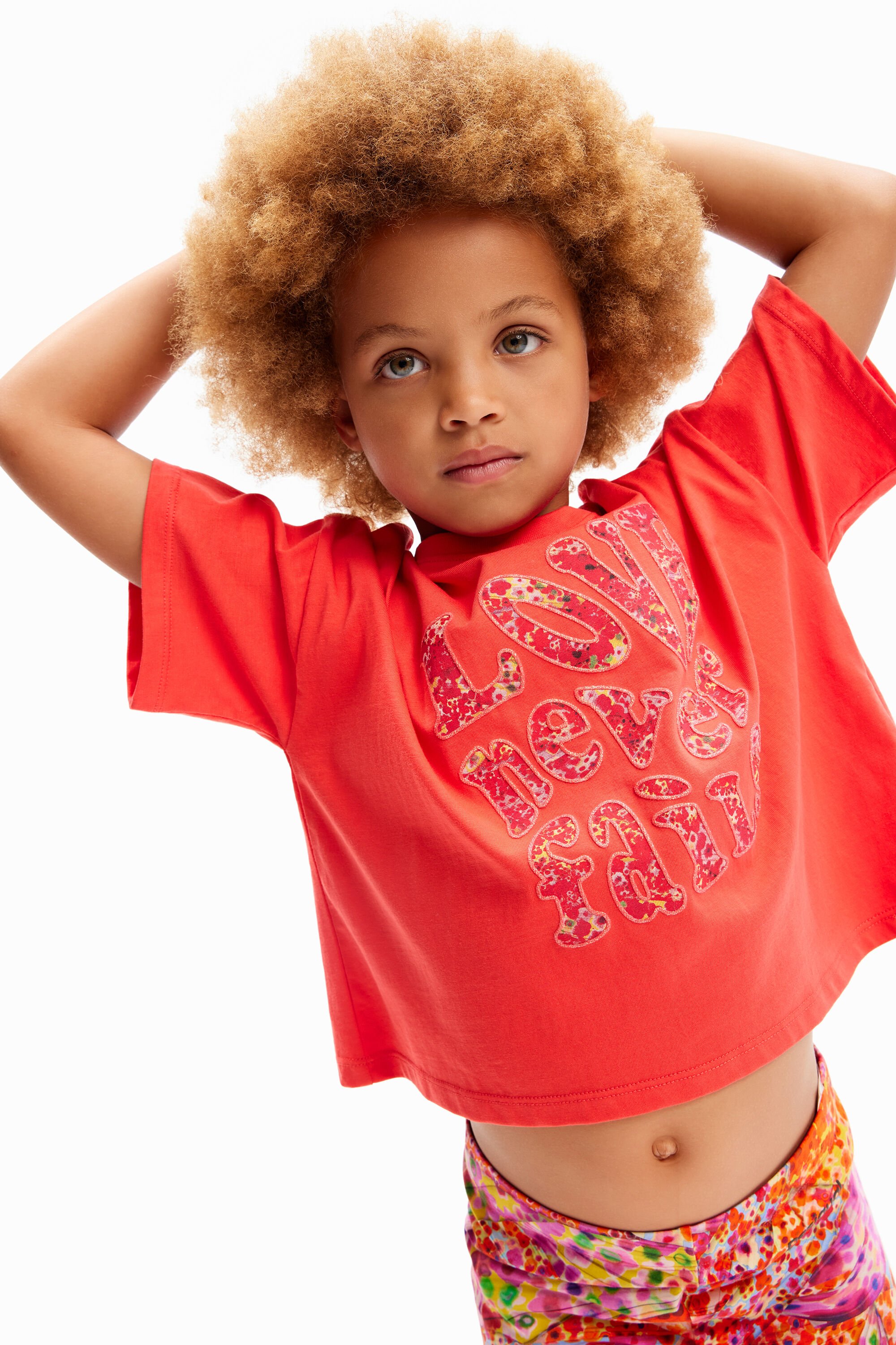 Camiseta oversized com mensagem