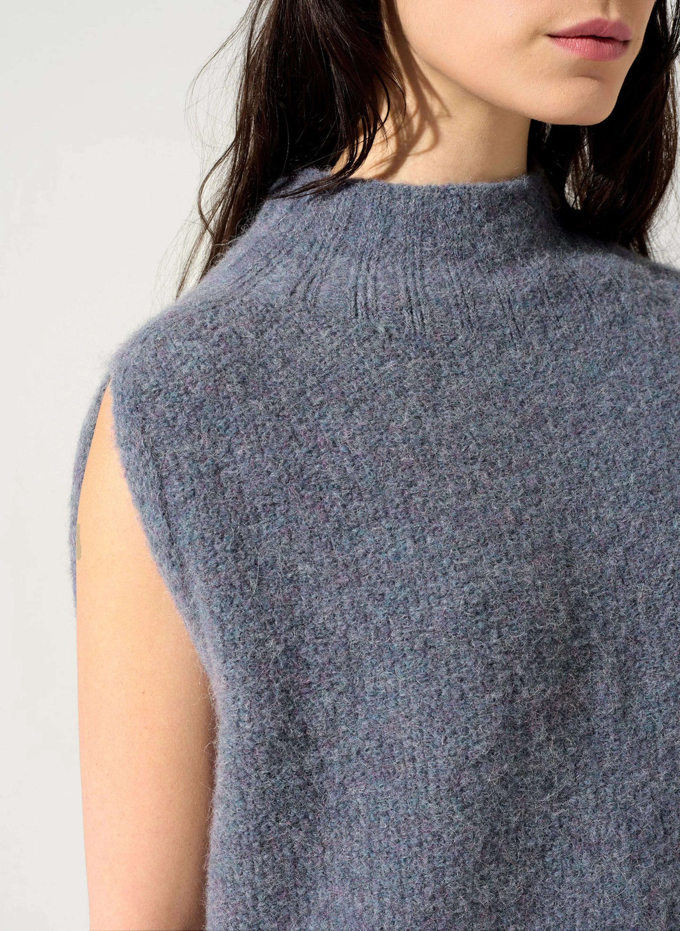 WAYNE - Pull sans manches col montant en maille mélangée | Bleu