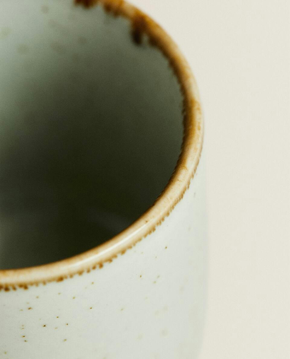 CANECA DE PORCELANA COM BORDA DE ACABAMENTO ANTIGO