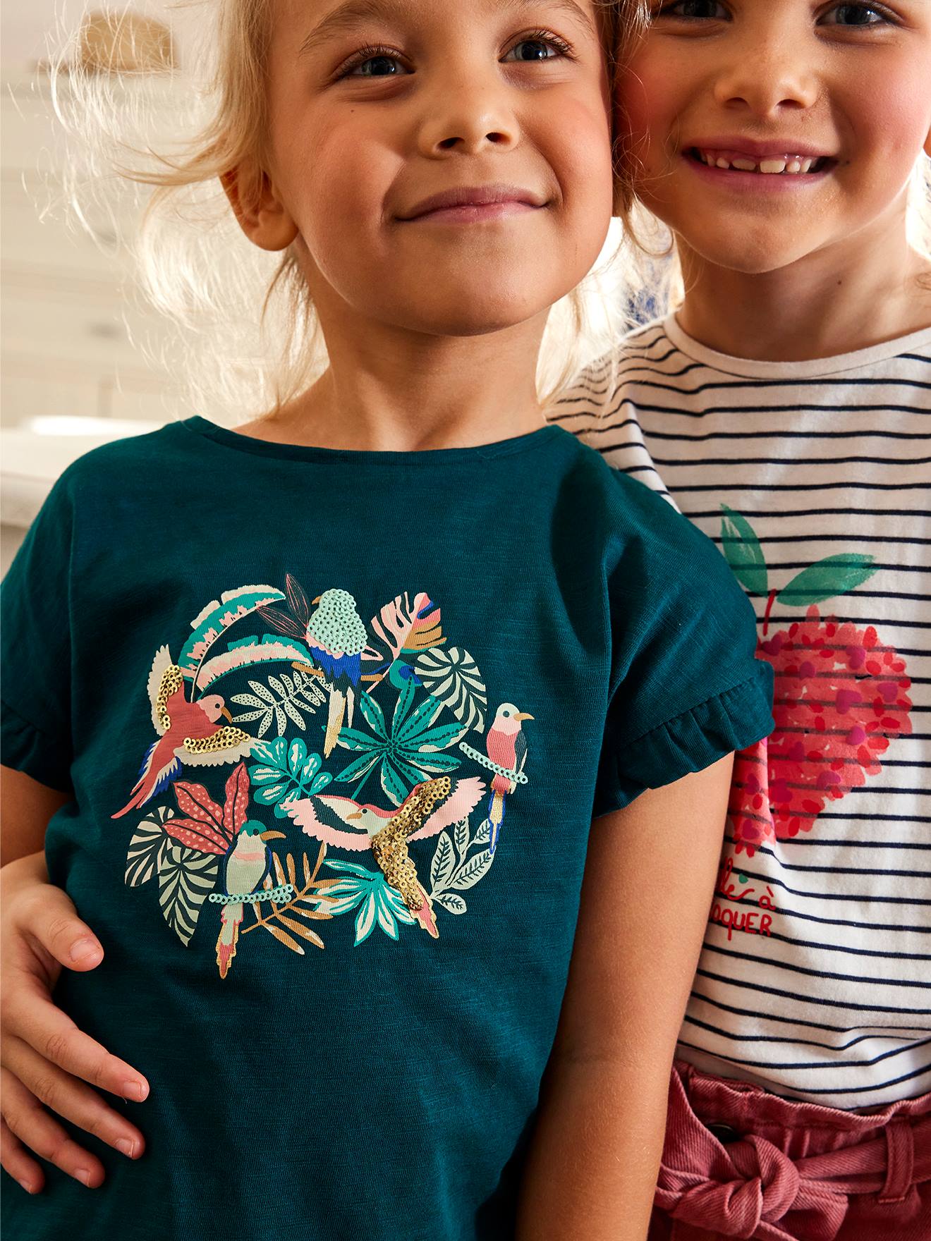 Camiseta com babados e aplicações de lantejoulas, para menina, na cor rosa antigo.