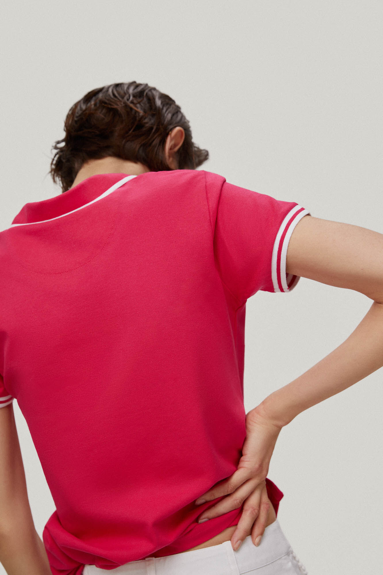 Camisa polo de manga curta com decote profundo - Rosa