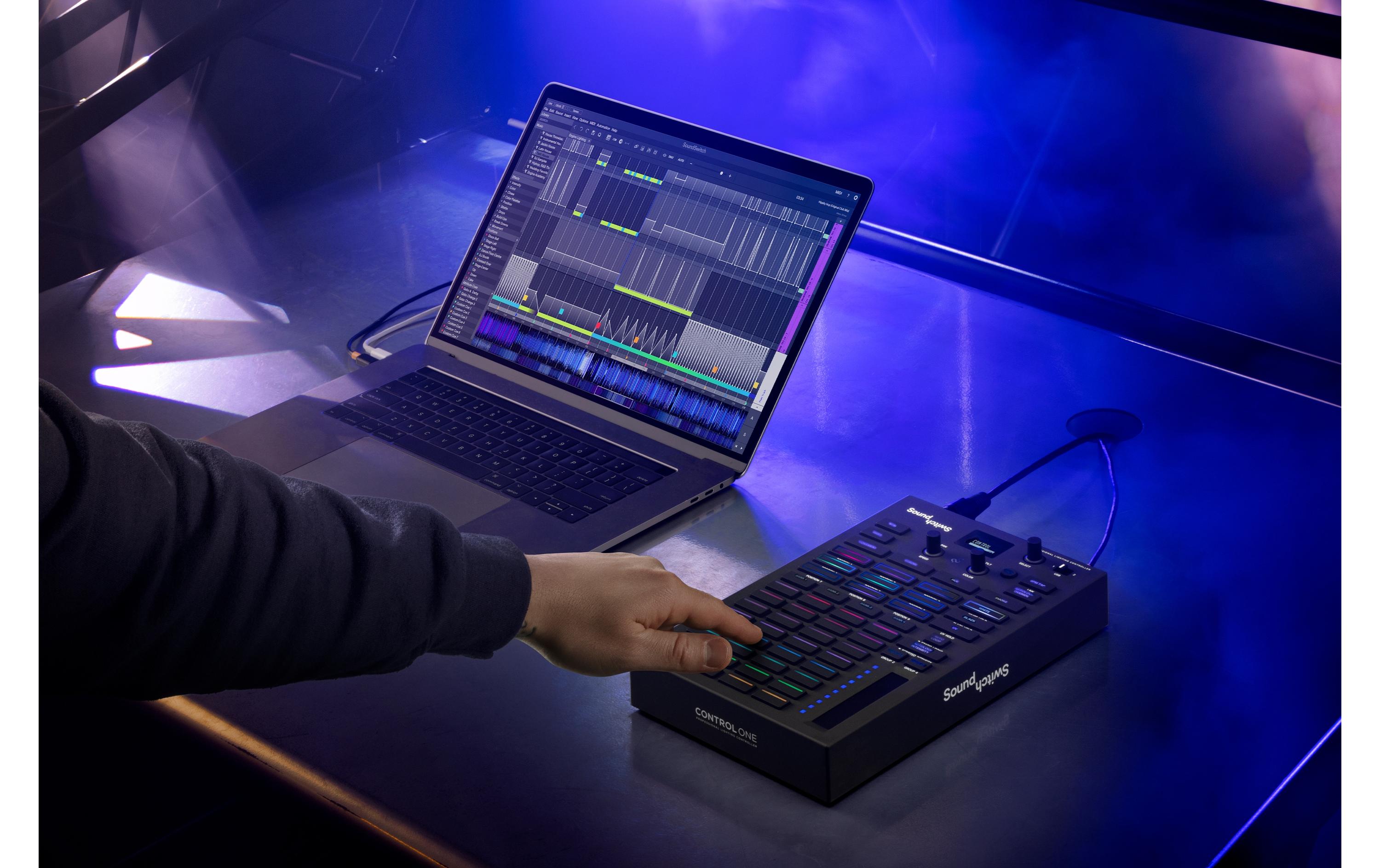 Lichtsteuerung Control One<br>Lichtsteuerung für DJs