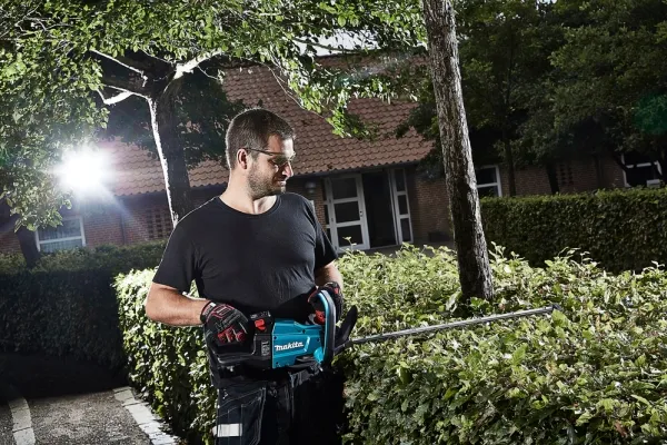 Makita DUH502Z - Hæktrimmer - ledningfri - 18 V - intet batteri - 0-2000/0-3600/0-4400 spm - 500 mm - Skærekapacitet 21.5 mm - 4.5 kg - SOLO