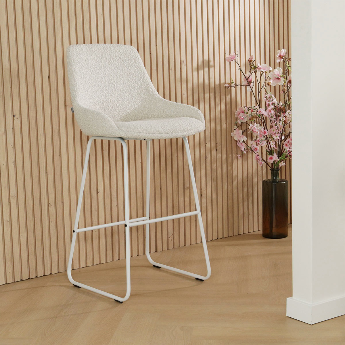 Barkruk Nino-Isa bouclé beige - wit onderstel - 65 cm