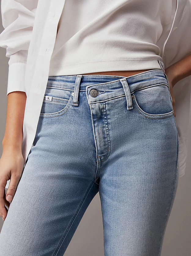 Calça jeans skinny de cintura média