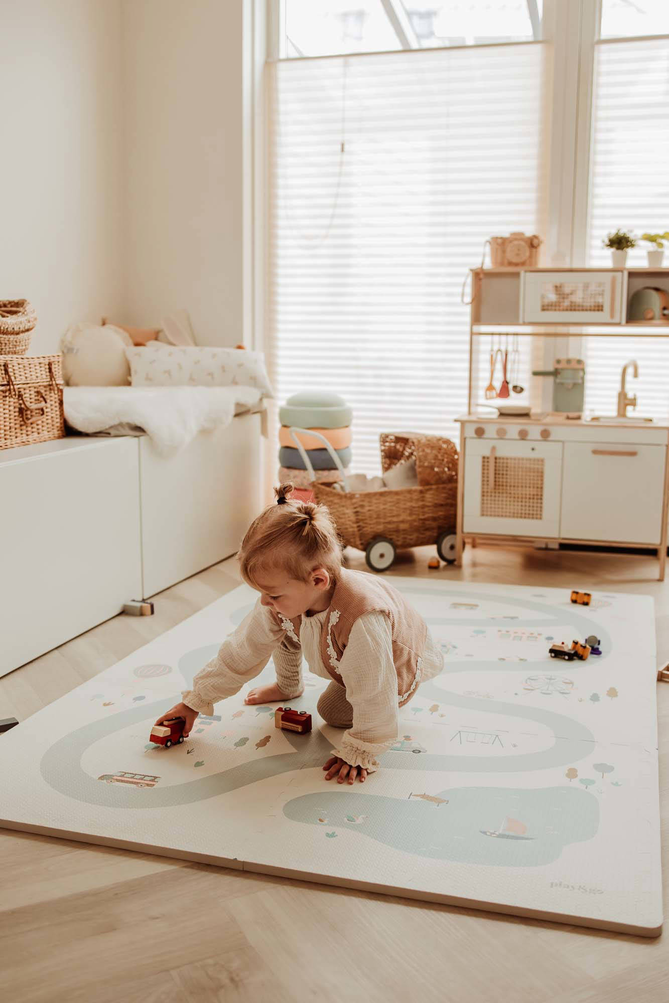 Play&Go EEVAA 2-in-1 omkeerbare puzzel speelmat en opbergdoos Village/Terrazzo (120x180cm - 6 tegels)