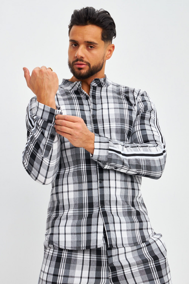 Chemise noire à carreaux blancs