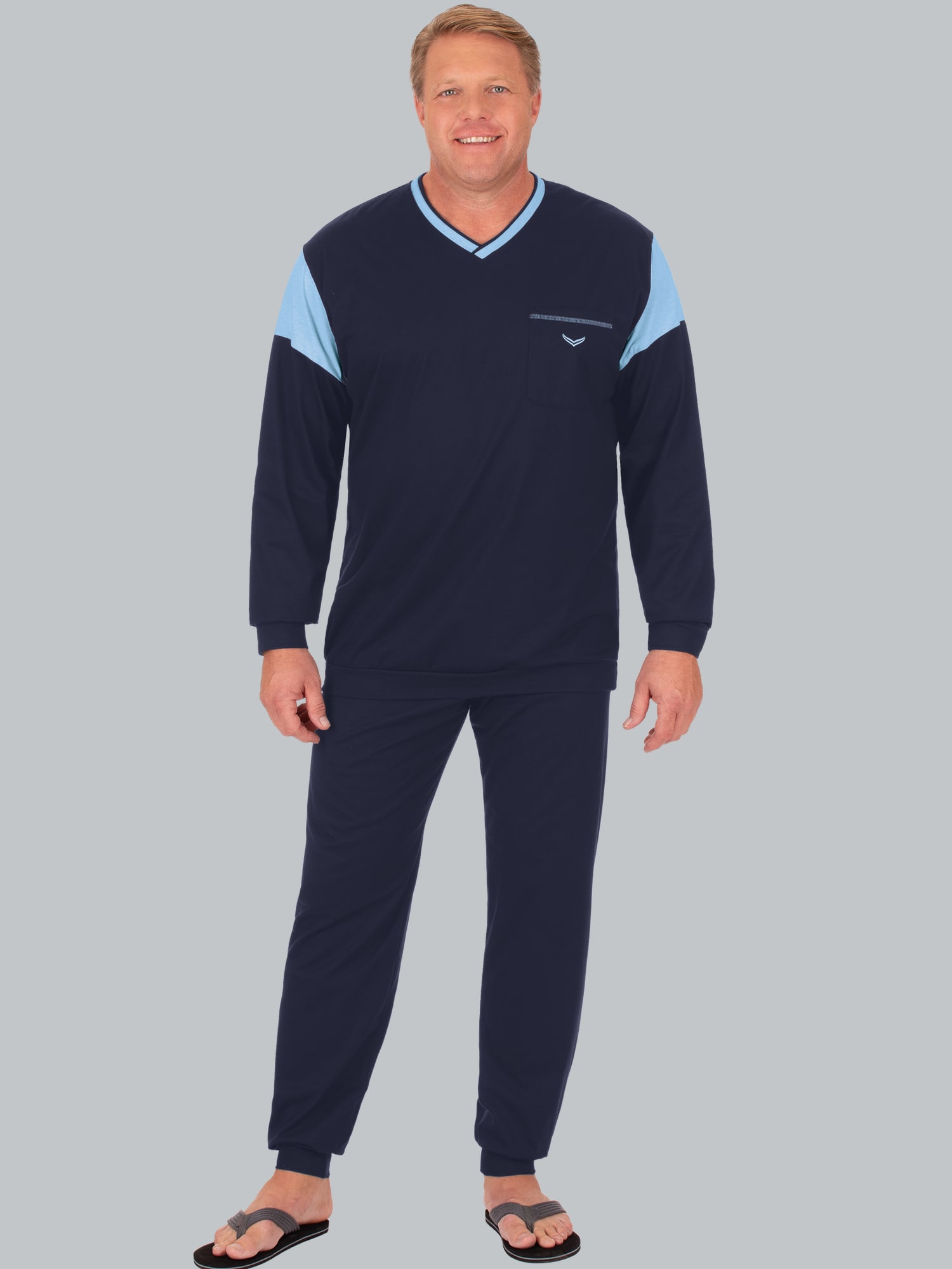 Schlafanzug in modischem Design Navy