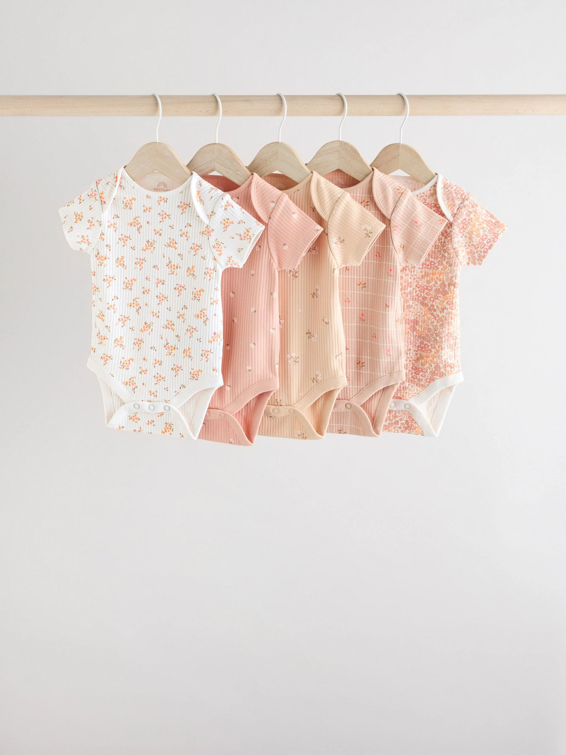 Abrikooskleur met fijne print - 5 Babyrompertjes met korte mouwen